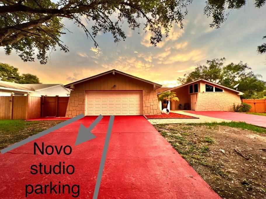 Grey Novo Studio + Free-Parking&Wifi タンパ エクステリア 写真